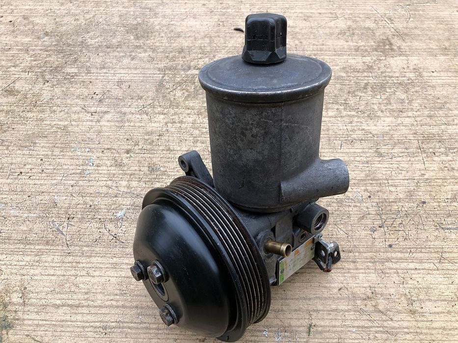 Продам запчасти Мерс124!