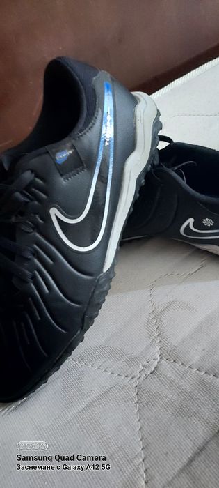 Футболни обувки /бутонки