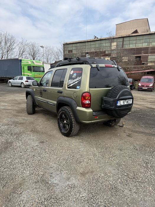 Vand sau schimb Jeep Cherokee 2.8