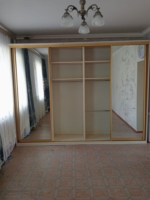 Продам большой шкаф