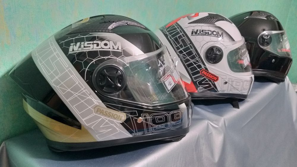 Продаётся мото шлемы НОВЫЙ. Очень удобно и лёгкий.