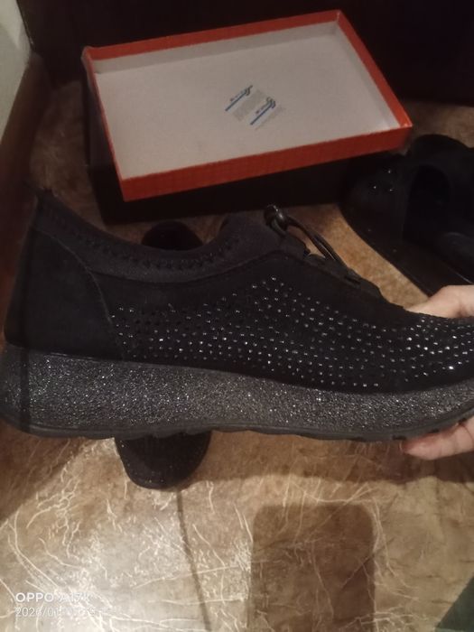 Красовки черный новый