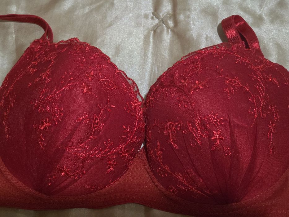 Set sutien și chiloți roșu nou mărime S-M