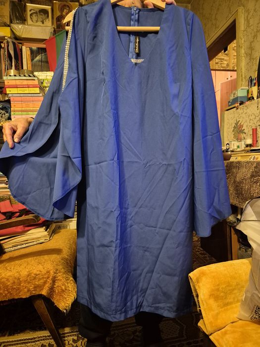 Продавам нови рокли.