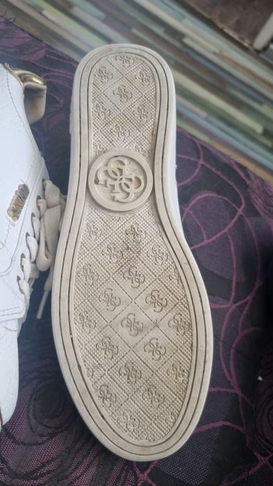 Оригинални маратонки GUESS 37