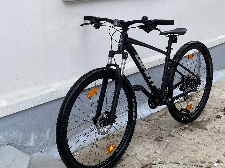 Vând bicicleta Giant Talon