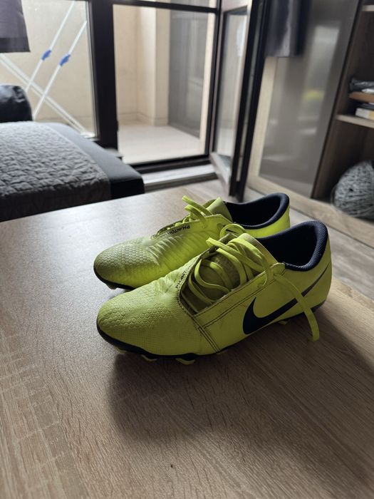 Футболни обувки Nike Phantom