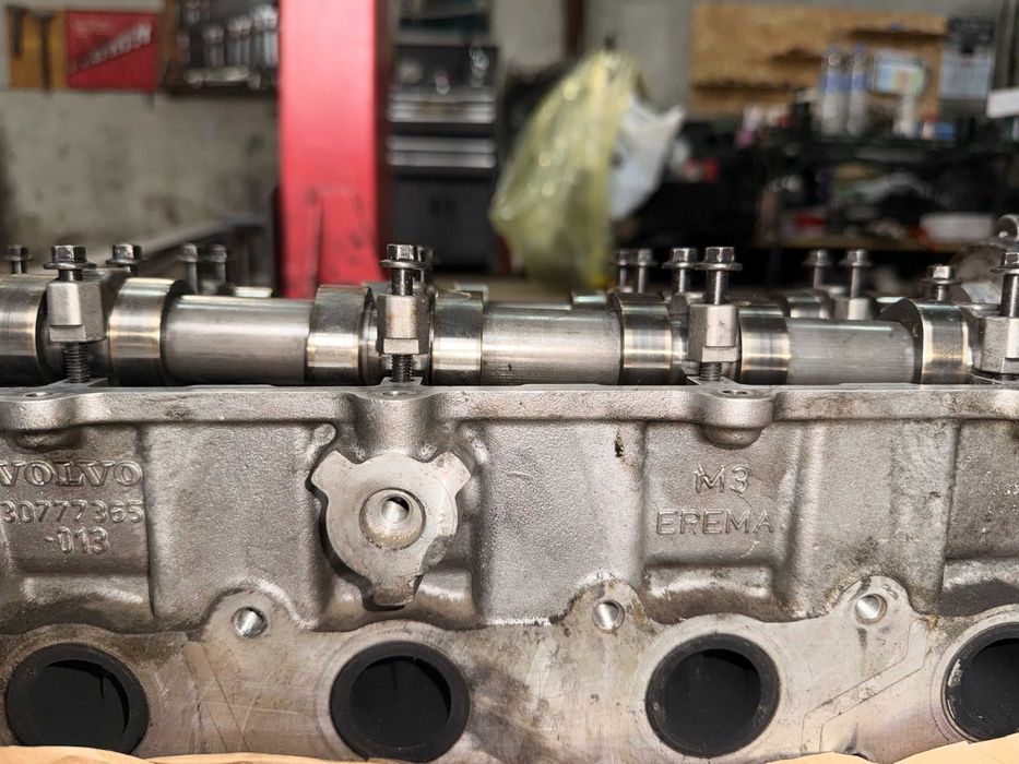 Engine head Volvo XC70 d5 D5244T10 (30777365-013)