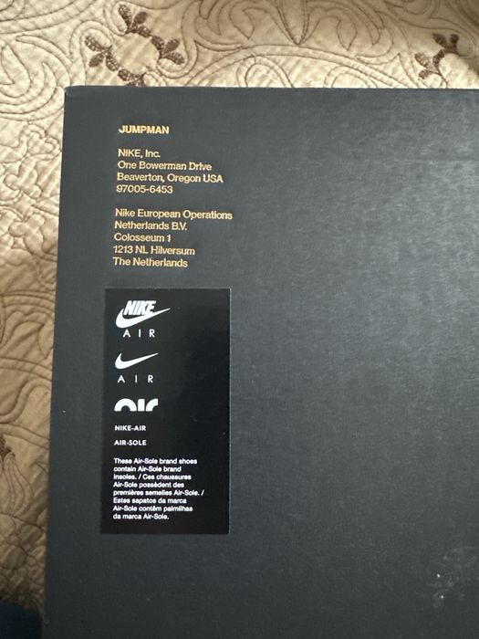 Oferta Nike Air Jordan 1 Mid marimea 40