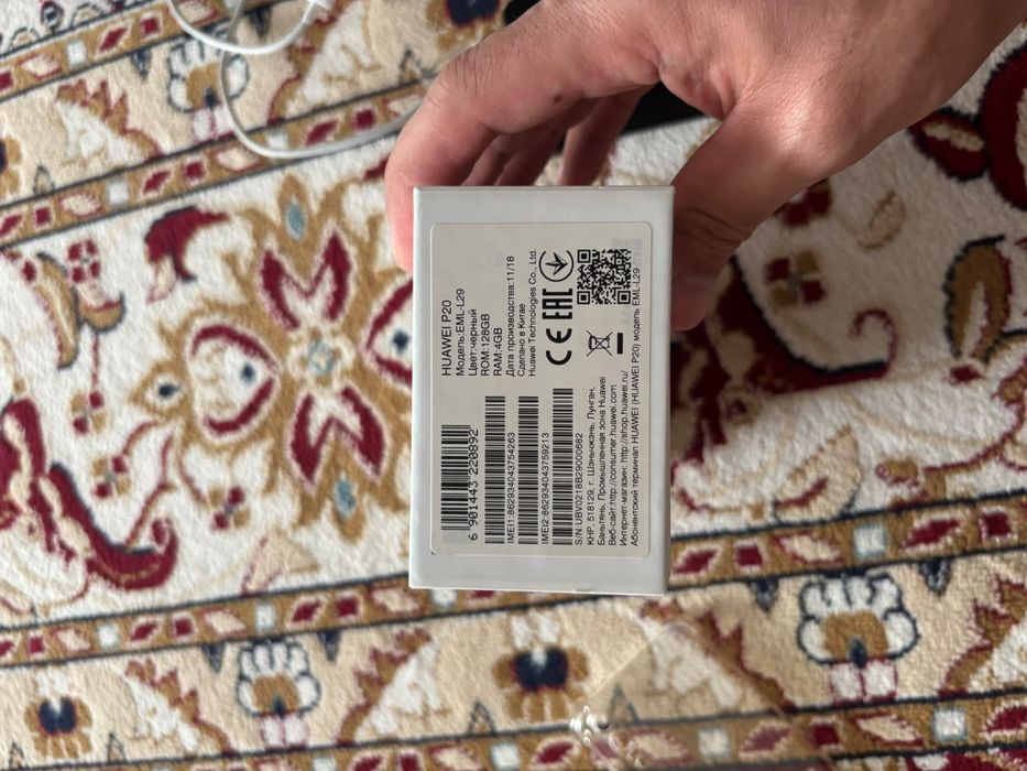 Продам Huawei p20 4/128gb