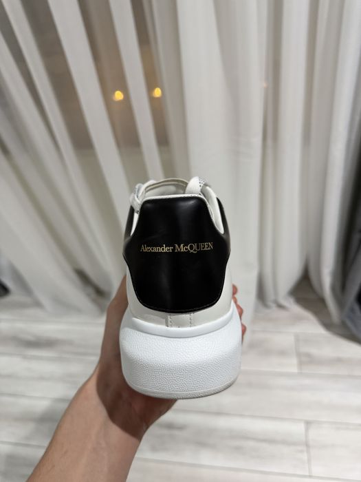 Adidași Alexander McQueen originali