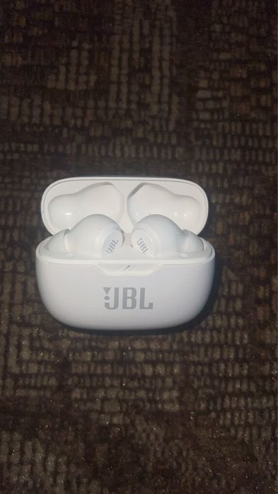 Vand casti JBL WAVE200 TWS.