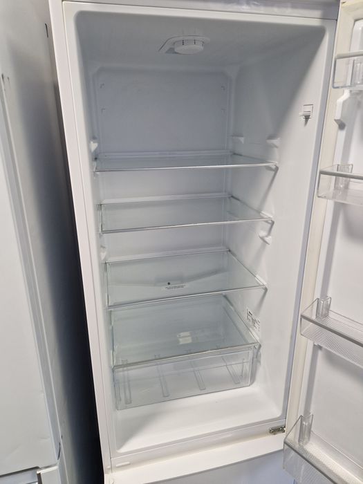 Хладилник с фризер Gram A++ 179в55ш60д