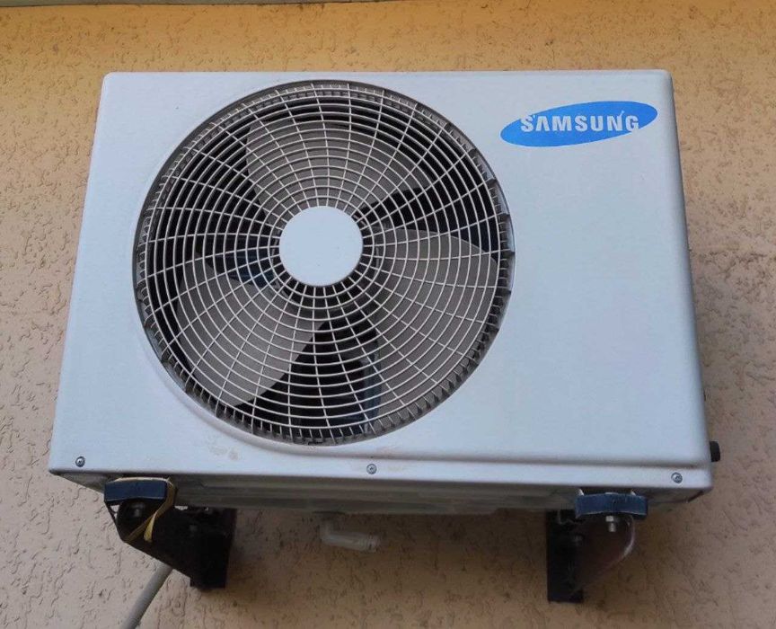 Кондиционер Samsung модель AQ12TSAX б/у в отличном рабочем состоянии.