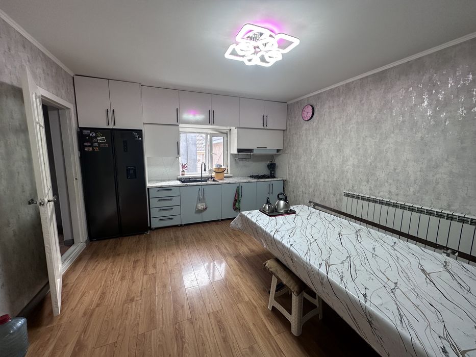 Продам дом из 4-х комнат с отдельной столовой