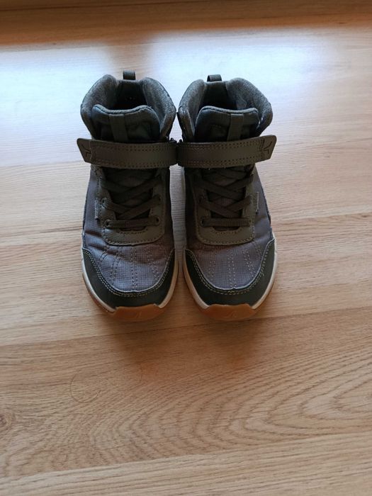 Детски маратонки и непромокаеми боти от Декатлон