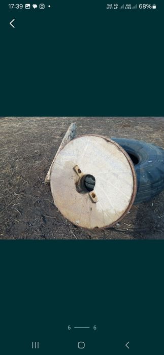 Круглые камний две.