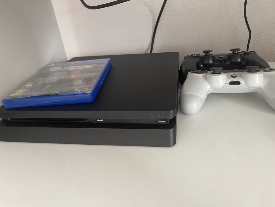 Vand ps 4 in stare perfecta de functionare