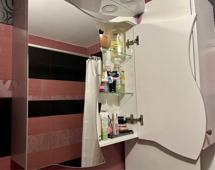 Горен PVC шкаф за наематели + подарък Голямо огледало