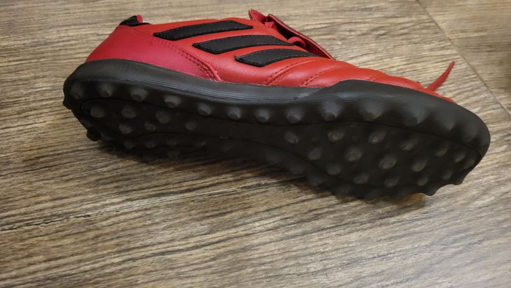 Футболни обувки стоножки Adidas 40,5 номер