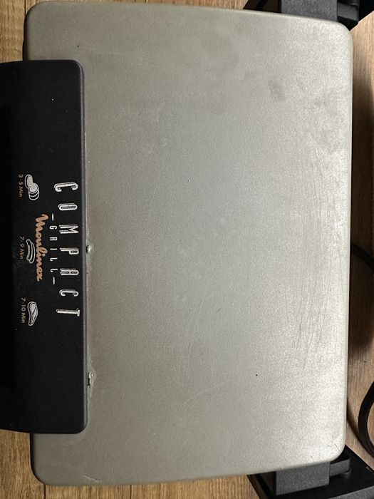 Продавам тефлонов парти контакт грил скара тост сандвич на Moulinex