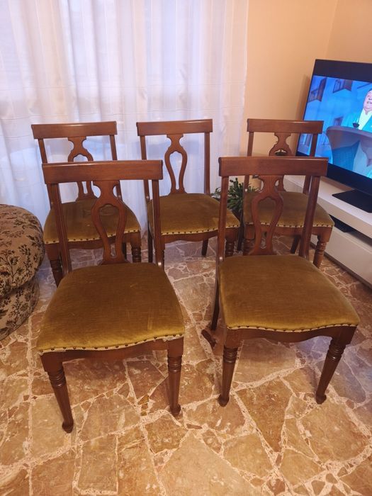 Scaune și mese din lemn masiv Italia