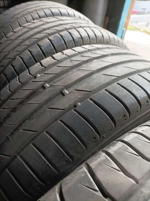 Продавам 2 летни гуми 225/55ZR17 -40 лв/бр. /20.45 Евро/бр.