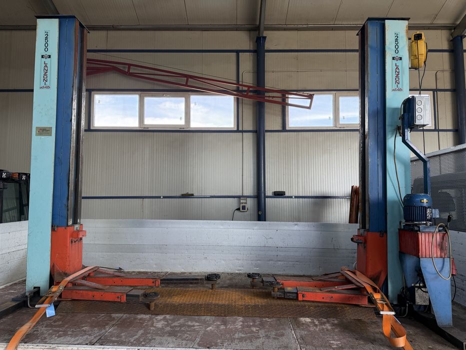 Elevator Hidraulic Lanzoni//2500kg //220 si 380