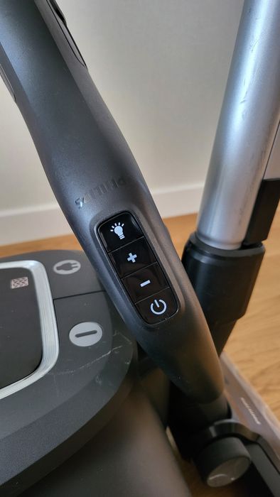 Aspirator Philips LED cu sac