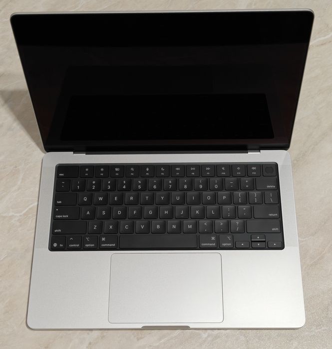 MacBook Pro 14 M5 24/1TB 33цикла/100%
