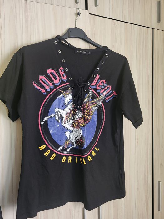 Дамска ефектна тениска