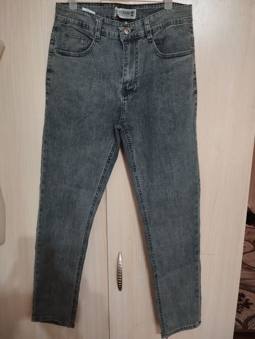 Продам на мальчика джинсы