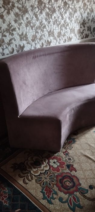 Диваны полукруглые в отличном  состояний