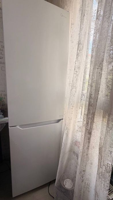 Срочно продаётся холодильник Midea  почти новый, в отличном состоянии.