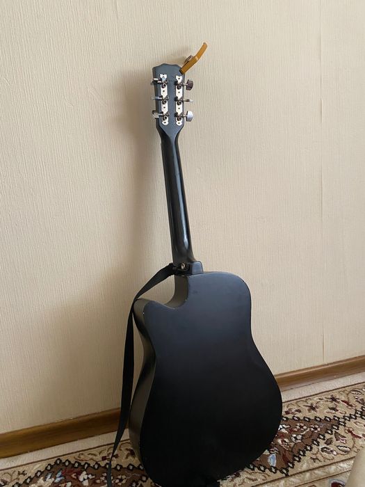 Гитара S.H.E.R 6ти струнная + 2 каподастра