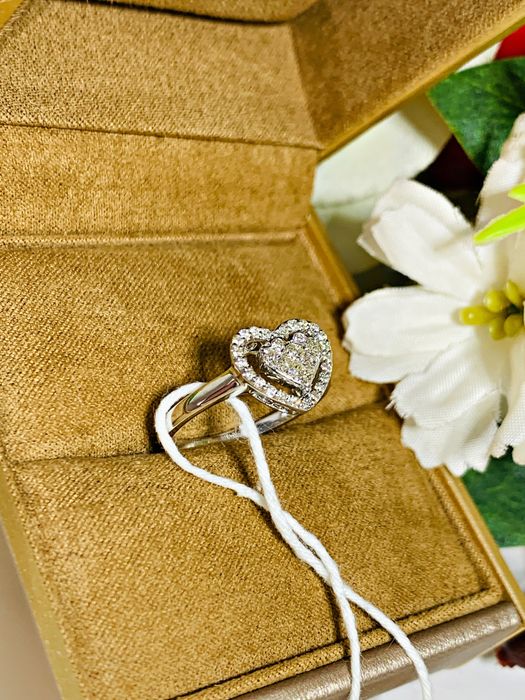 Нежное золотое кольцо с бриллиантами модель – Сердце