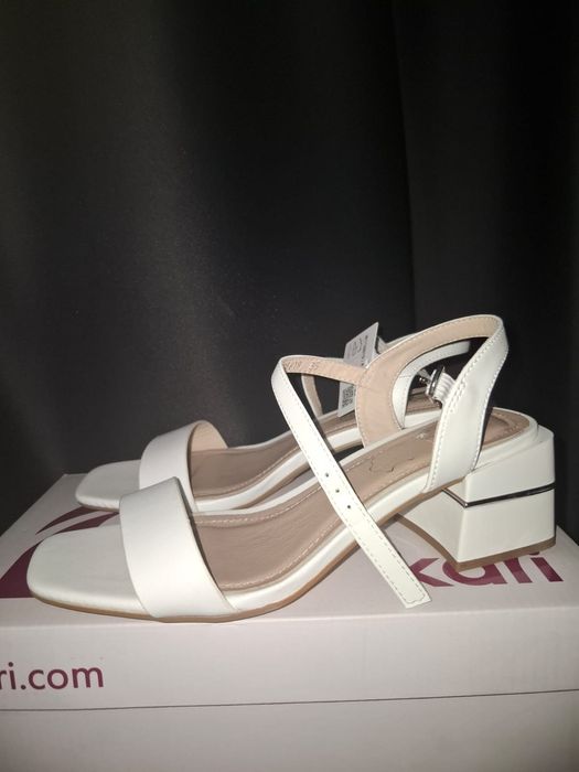 Туфли белые и чёрные