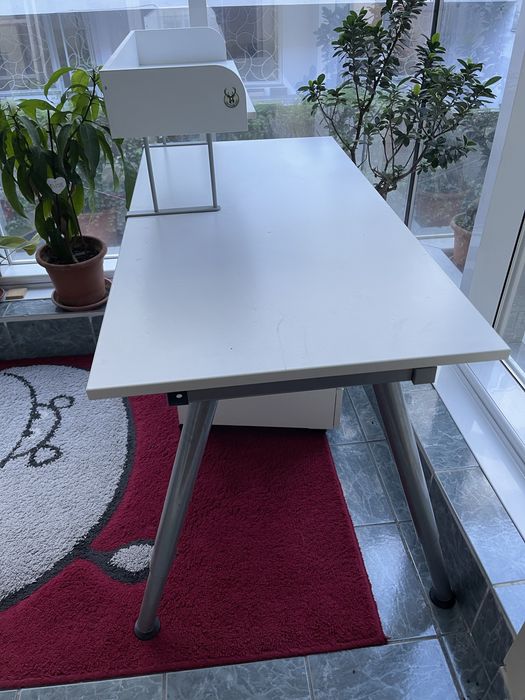 Birou si etajera Galant ikea