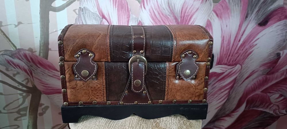 Декоративна кутия, кожена