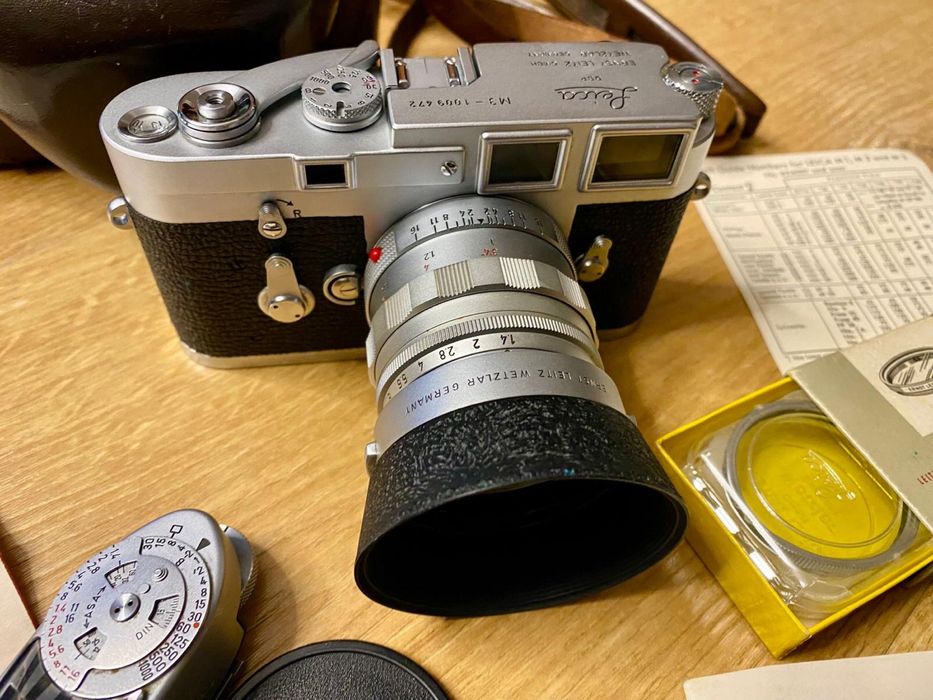 Leica M3 cu husa si exponometru Leicameter