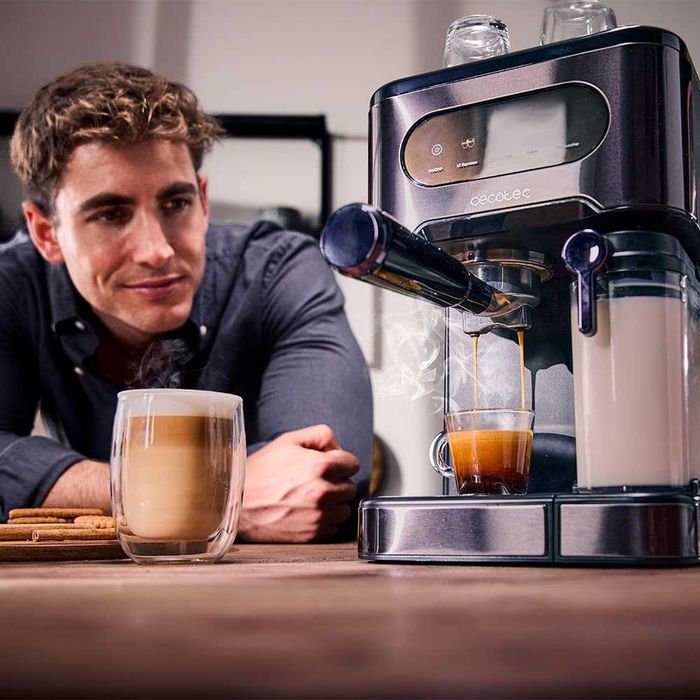 Еспресо кафемашина с кана за мляко тъч дисплей Cecotec Power Espresso 20 Coldbrew Latte plus