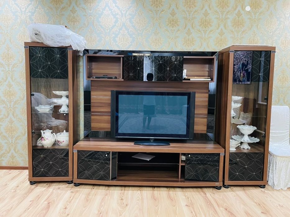 Продам горку для гостинной.