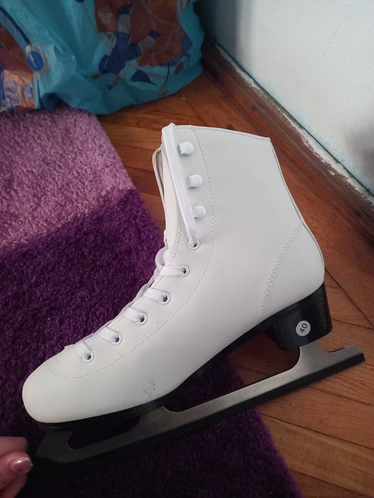 Patine albe elegante de fete marimea 40