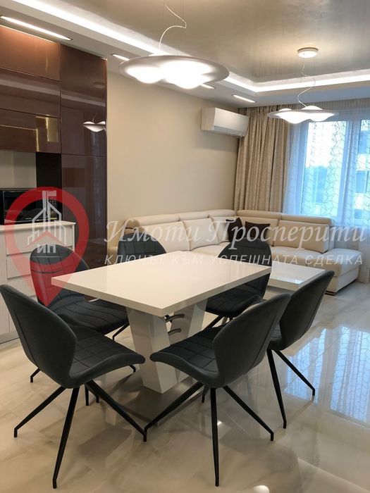 Дава се под наем Двустаен апартамент в София, Център - 79 кв.м за 890 € - Снимка #1