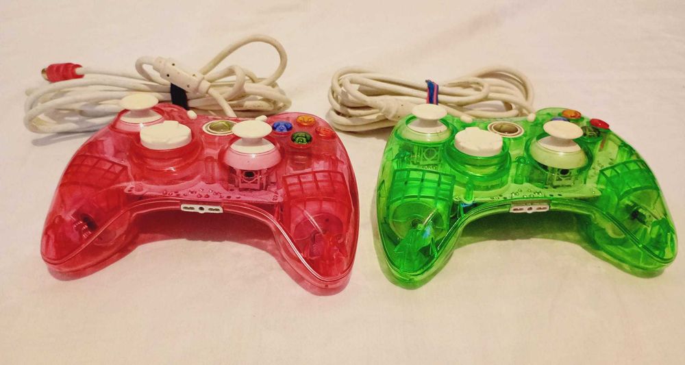 Doua manete transparente pentru Xbox 360. Rock candy
