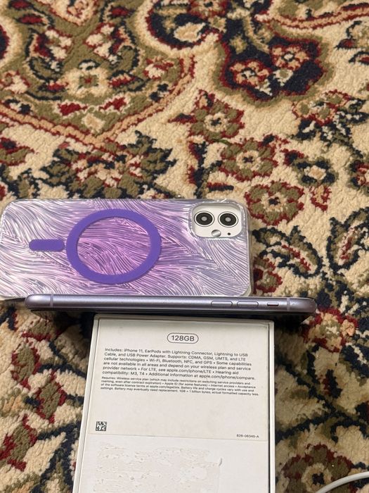 iPhone 11 128 ГБ LL/A с коробке и аксессуарами в подарок.