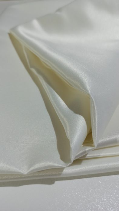 Екрю сатенена слънцезащитна завеса