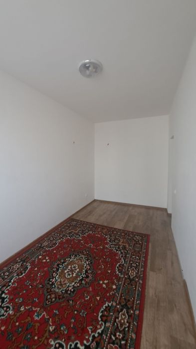 Чирчик шахри 
2-микрораён Навастройка
2-хона 4-этаж 
Квартира Ижара