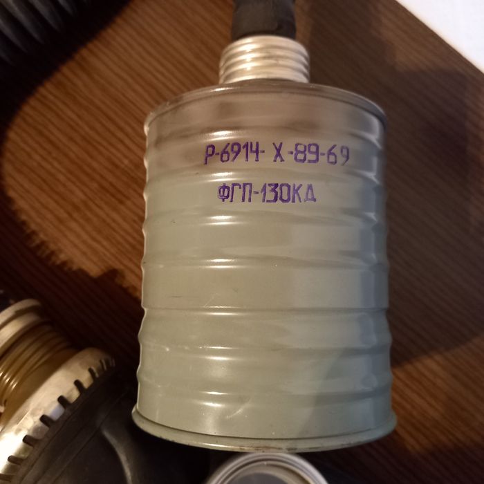 Противогазы советские, 2 комплекта