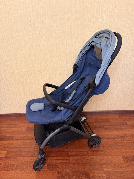 Продам прогулочную коляску